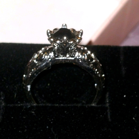 Silver ring - Picture 2 of 3